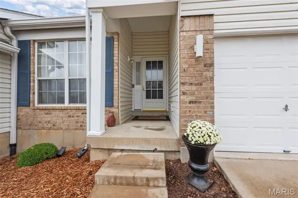 101 Robbins Way DR, Florissant, MO 63034