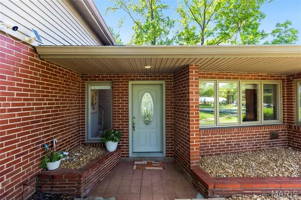 15 Ladue RDG, Ladue, MO 63124