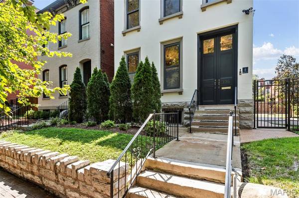 1916 Rutger ST, St Louis, MO 63104