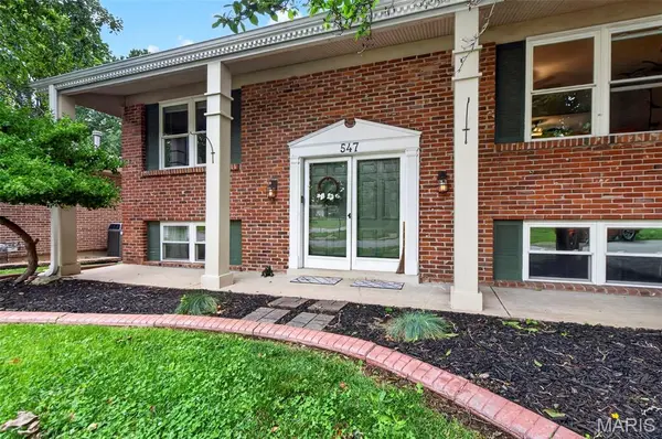 547 Golfwood DR, Ballwin, MO 63021