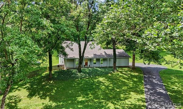 4120 Charbonier RD, Florissant, MO 63031