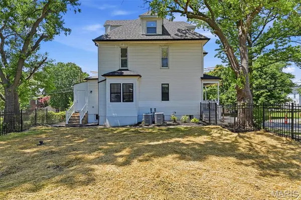 5816 Reber PL, St Louis, MO 63139