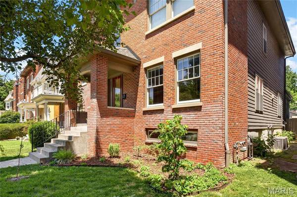 4321 Maryland AVE, St Louis, MO 63108