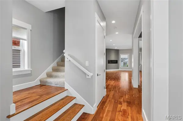 4321 Maryland AVE, St Louis, MO 63108