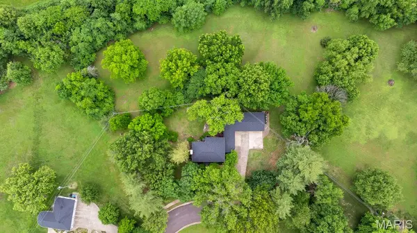 3 E Weldon Springs Heights DR, St Charles, MO 63304
