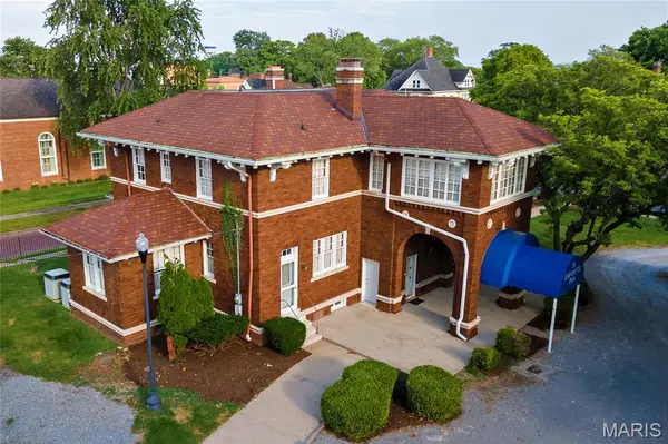 202 W Poplar, Harrisburg, IL 62946