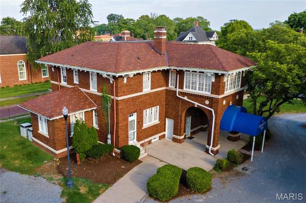 202 W Poplar, Harrisburg, IL 62946