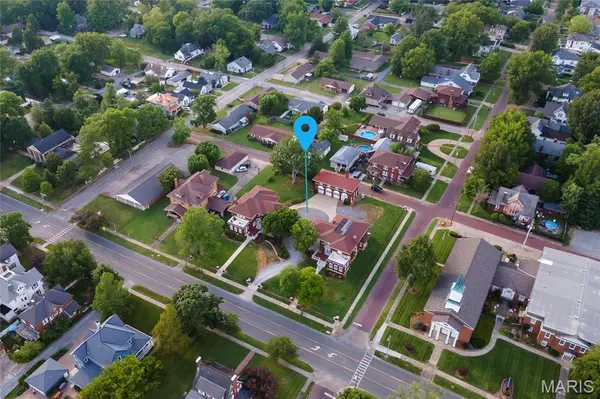 202 W Poplar, Harrisburg, IL 62946