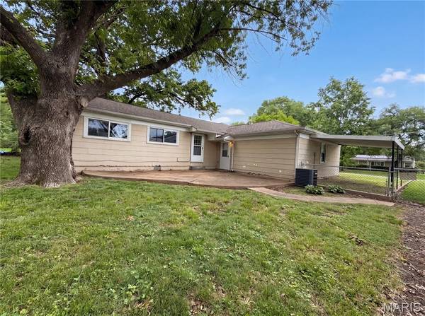 1607 N 17th ST, Belleville, IL 62226