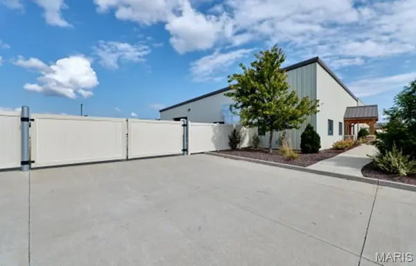 305 Parkway Industrial DR, Lake St Louis, MO 63367