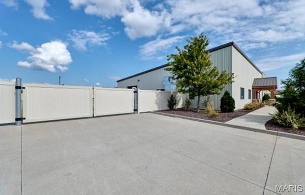 305 Parkway Industrial DR, Lake St Louis, MO 63367
