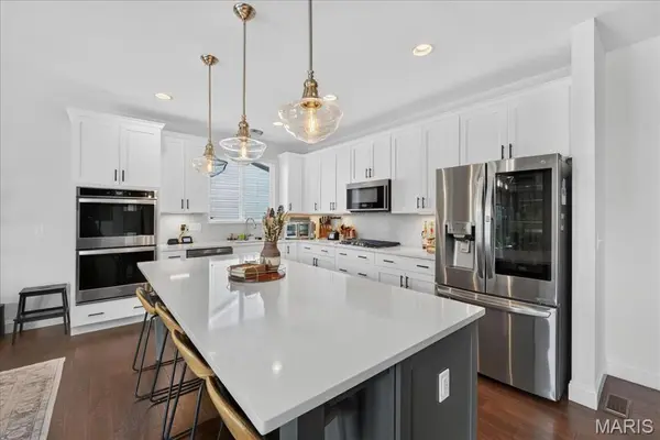 16955 Pine Summit DR, Chesterfield, MO 63005