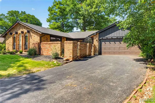 4795 Kingbird LN, Unincorporated, MO 63128