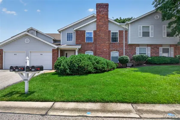 974 Windstream DR #38, St Peters, MO 63376