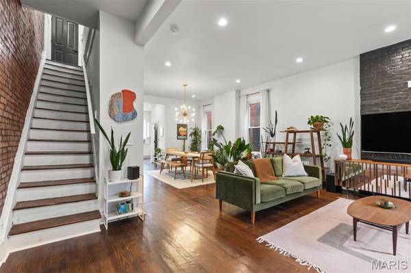 2715 Shenandoah AVE, St Louis, MO 63104