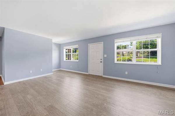 8907 Wrenwood LN, Brentwood, MO 63144