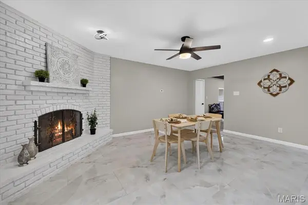 863 Woods Mill RD, Ballwin, MO 63011
