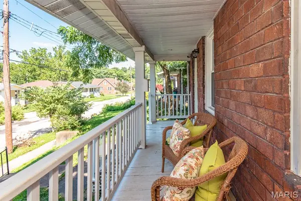 7420 Richmond PL, Maplewood, MO 63143