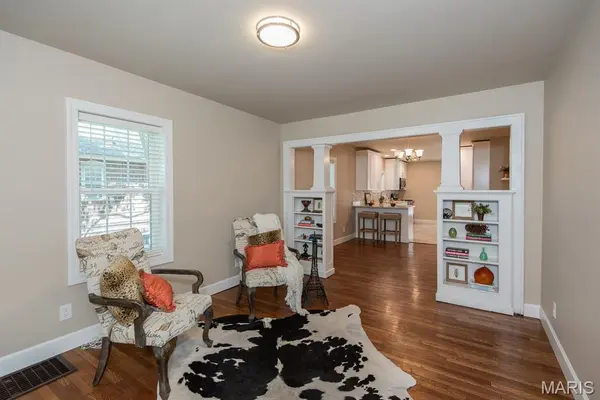 7420 Richmond PL, Maplewood, MO 63143