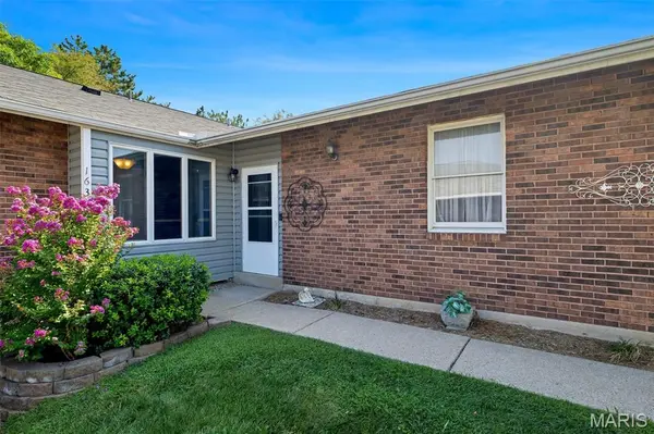 1637 Rosewall DR #B, St Charles, MO 63303