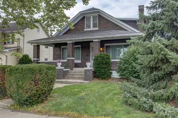 133 E North ST, Staunton, IL 62088