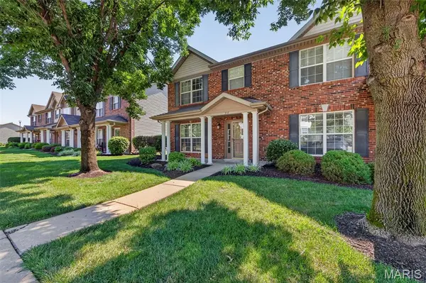 916 Carpathian DR, Lake St Louis, MO 63367