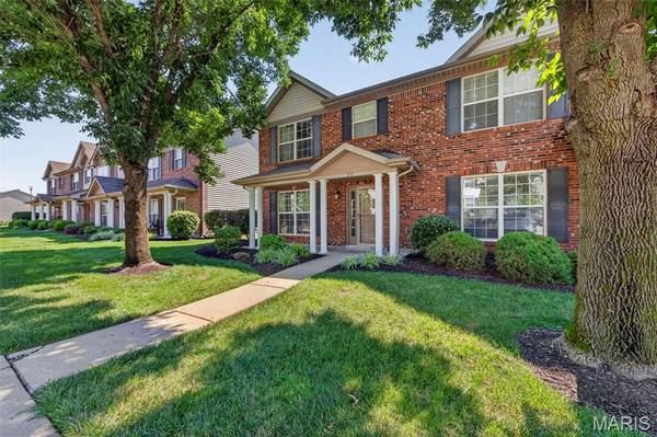 916 Carpathian DR, Lake St Louis, MO 63367