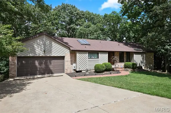 1604 Creightonwood CT, High Ridge, MO 63049