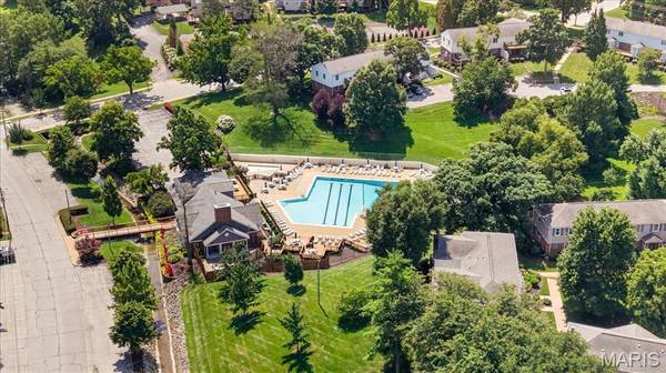 9194 Wrenwood LN, Brentwood, MO 63144