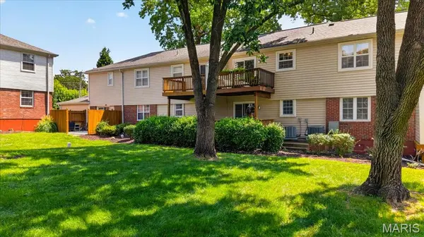 9194 Wrenwood LN, Brentwood, MO 63144