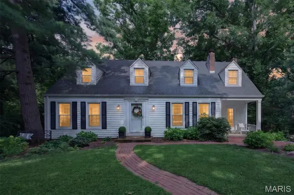 35 Wildwood LN, Kirkwood, MO 63122