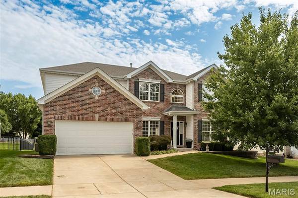 1048 Pierpoint LN, St Charles, MO 63303