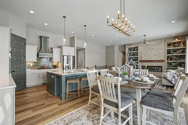 312 Summer Glen LN, St Charles, MO 63301