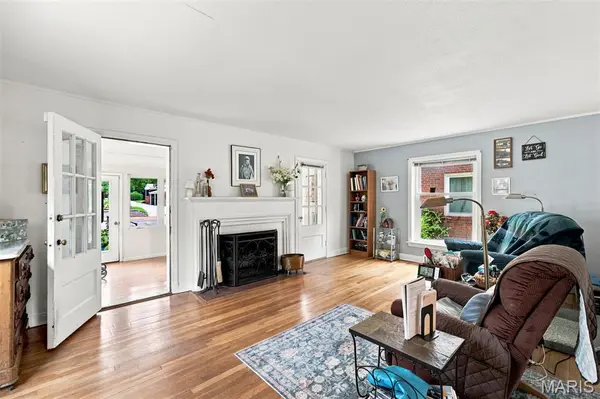 7816 Blackberry AVE, St Louis, MO 63130