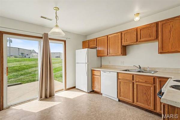 1055 Arlington WAY, Warrenton, MO 63383