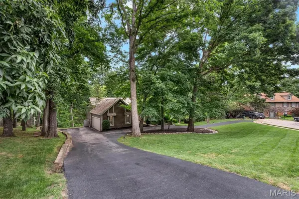 436 Shadowridge CT, Ballwin, MO 63011