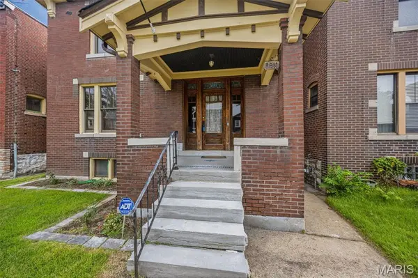 5911 Degiverville AVE, St Louis, MO 63112