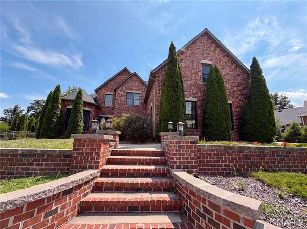 120 Fox Hill CT, Edwardsville, IL 62025