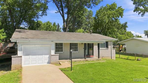 1331 Coppergate LN, St Louis, MO 63138