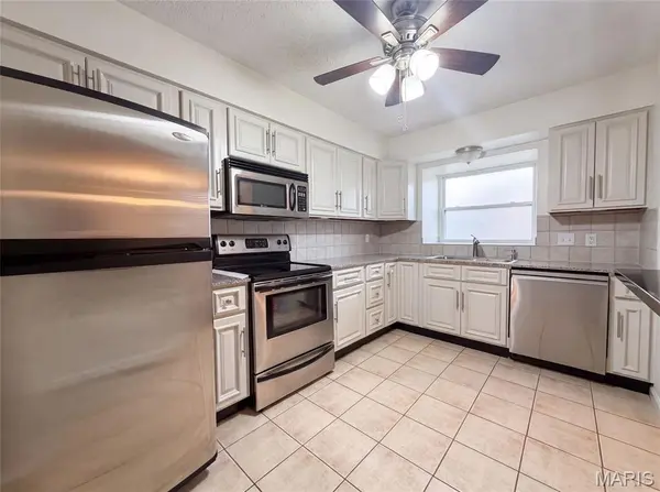 1154 Rue La Chelle WALK #1154, St Louis, MO 63141