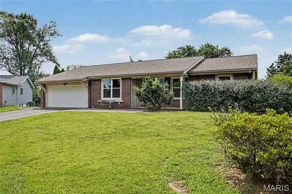 50 White Plains DR, Chesterfield, MO 63017