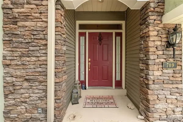 709 Huntwood TER, Lake St Louis, MO 63367