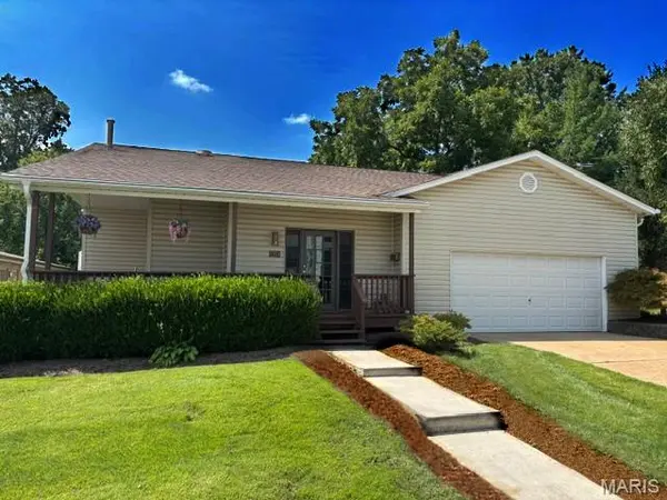 8686 Barby LN, University City, MO 63124