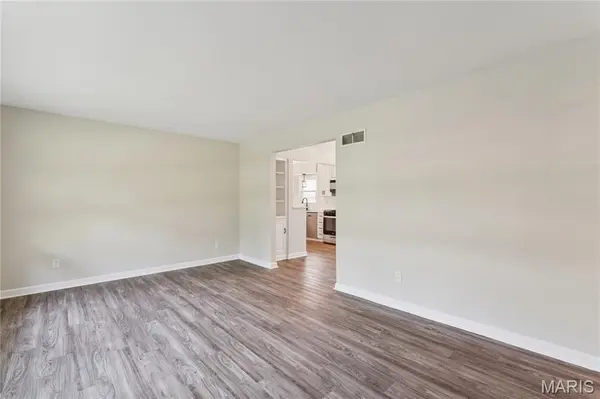 160 Saint Patrick LN, Florissant, MO 63031