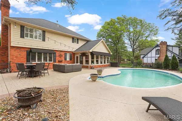 6 Pinebrook CT, Edwardsville, IL 62025