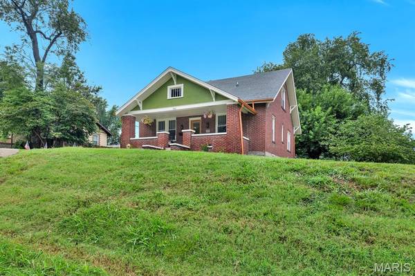 915 N Kingshighway ST, St Charles, MO 63301
