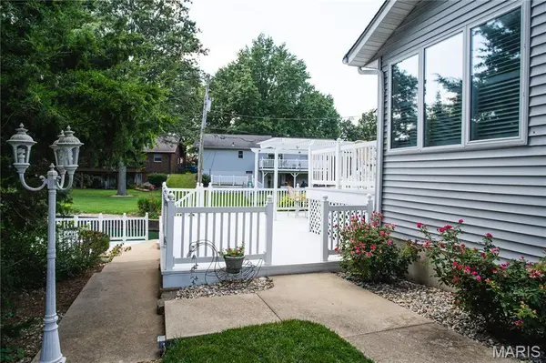 75 Sundew LN, Highland, IL 62249