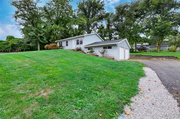 324 Westminster DR, St Peters, MO 63376
