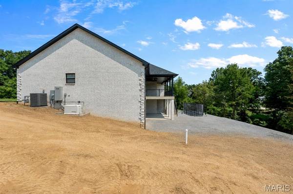 251 Trillium LN, Cape Girardeau, MO 63701