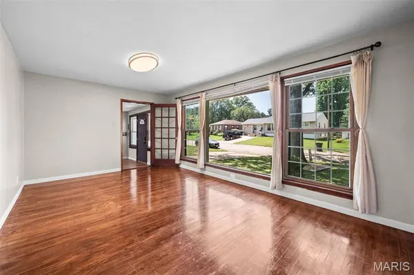 6224 Pointview LN, St Louis, MO 63123